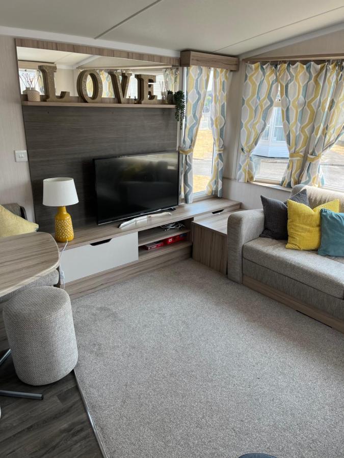 Beautiful Caravan In Trecco Bay! 74 Sycomore Бридженд Екстериор снимка