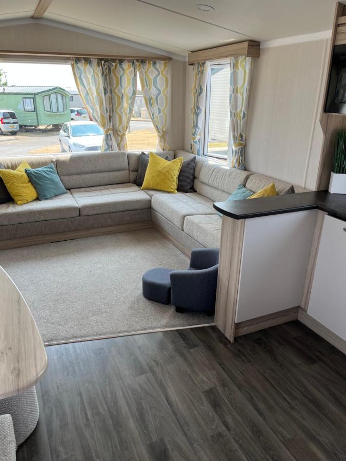 Beautiful Caravan In Trecco Bay! 74 Sycomore Бридженд Екстериор снимка